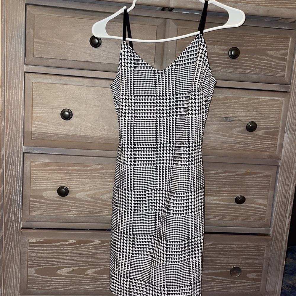 Checkered Exchanged Mini Dress - Picture 5 of 6